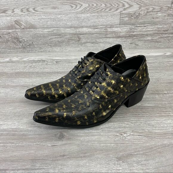 NWT Wolf Valley PointToe Gold embossed Black Shoes
